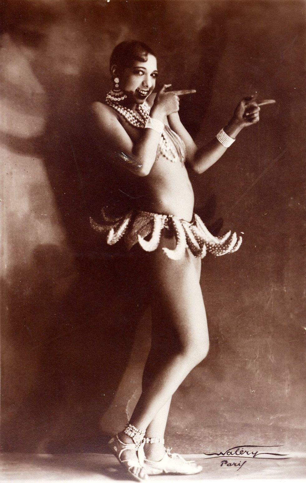 Josephine Baker in banana skirt - Folies Bergère production Un Vent de Folie 1927